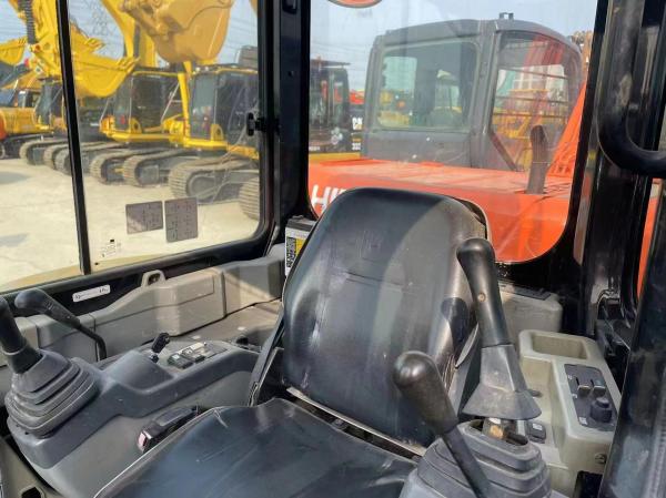 Mini-pelle CAT303E 3 tonnes, rotation arrière nulle, avec moteur Tier 4 de 24,8 CV, profondeur de fouille de 2,65 m