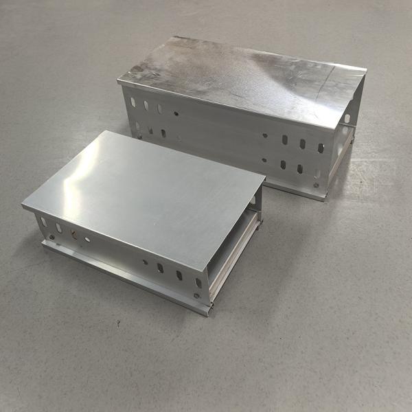 Medium Duty Load Aluminum Cable Tray with Wall Mounted / Floor Mounted Installation 1.0mm-3.0mm Thickness