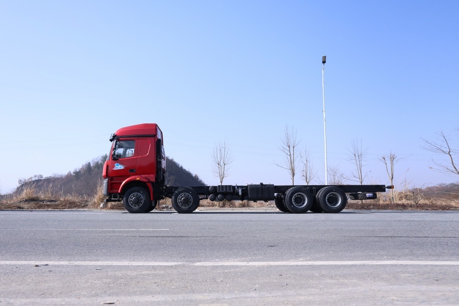 Dongfeng 8x4 Heavy-Duty Off-Road Truck Prototype Chassis
