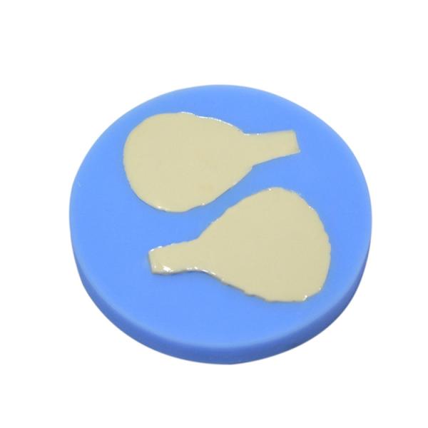 O bolo do fundente do silicone que decora utiliza ferramentas o balão de ar personalizado dado forma