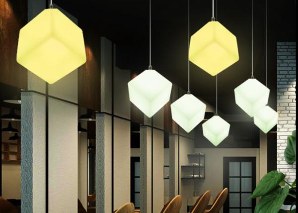 O estilo contemporâneo conduziu o cubo claro para o restaurante/luz conduzida colorida da noite do cubo