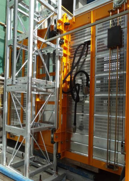 Módulo amarelo da cremalheira da grua 8 do terreno de construção da cor com os motores do controle de frequência
