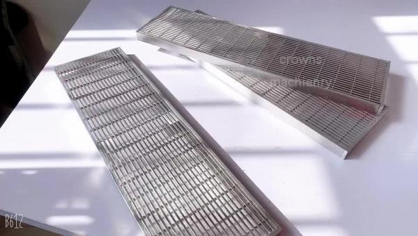 Stainless Steel 304 316 Micron Wedge Wire Screen Johnson Filter Mesh With Stiffeners