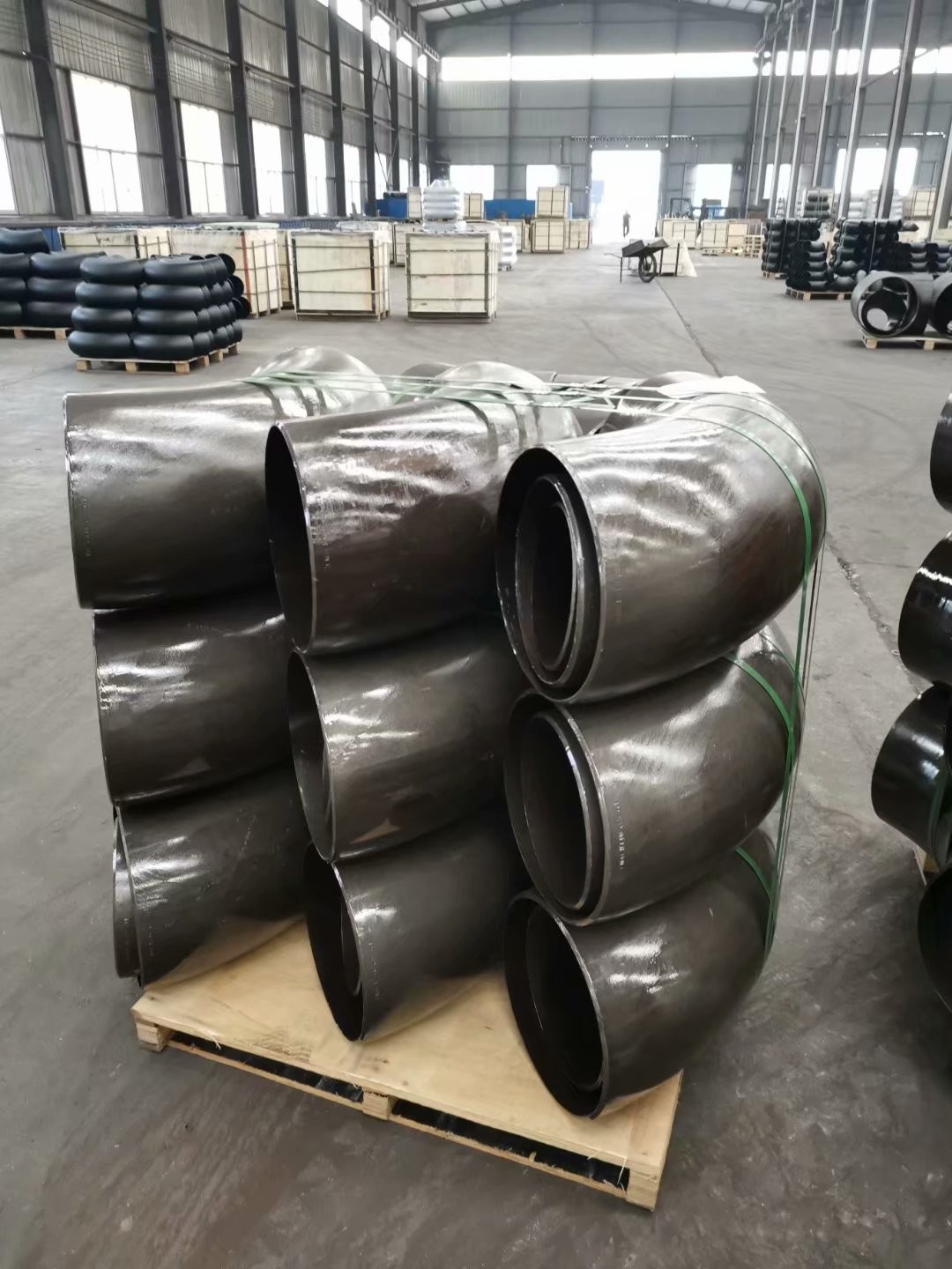 Батт ASME B16.9 сварил локоть черноты штуцеров трубы SCH10 SCH20 STD SCH40 SCH80 стальной