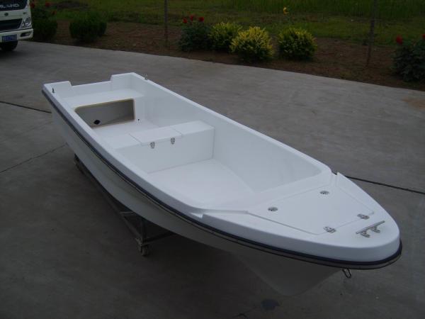 FRP 4.2m Sport Fishing Boats , Single 14 Ft Fiberglass Boat For Entertainment