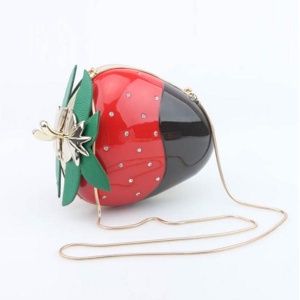 2016 spring and summer new personalized mini strawberry fruit hand shoulder bag Messenger chain acrylic Dinner