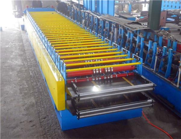 Controle automático do PLC personalizado/rolo trapezoidalmente do painel do telhado que forma a máquina com 5 Ton Decoiler