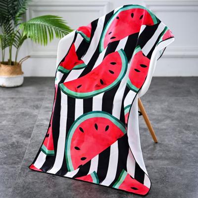 Des serviettes de plage bon marché en microfibre 70x140cm avec un design personnalisé
