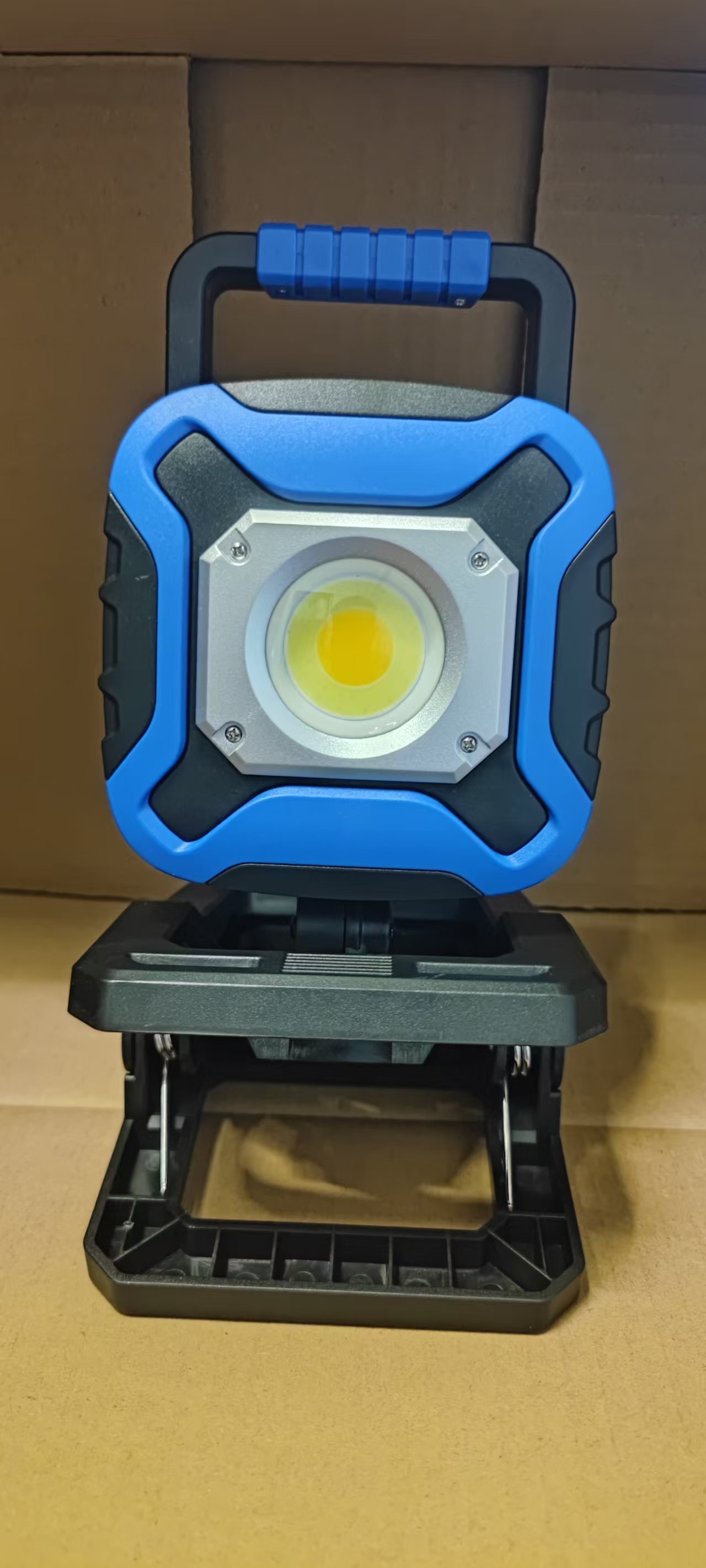 High-bright LED Charging Work Lamp with Magnet on the Bottom, Foldable Auto Repair Lamp, Cross-border Hot Sale 2025 New Model