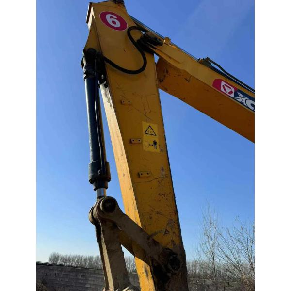 Used XCMG 215D 20 Ton Crawler Excavator Heavy Duty Industrial Construction Digger Machine