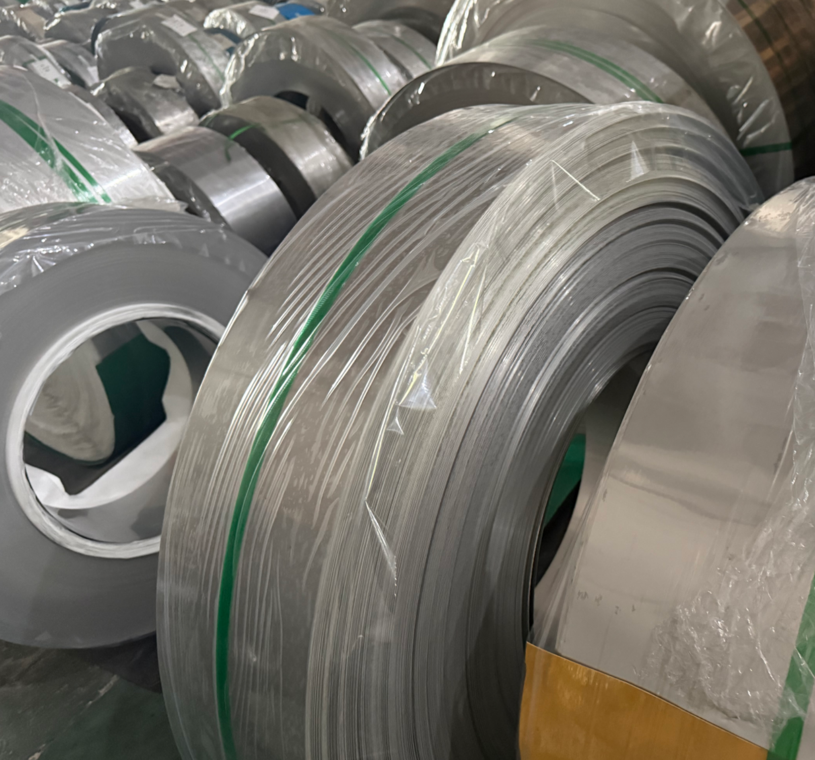 510mm 550mm 595mm Corrosion Resistant SS201 Stainless Steel Strip Coil with Customized Width for Kitchen and Construction