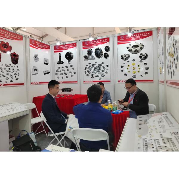 Карбид черного золота цементированный вводит вставки токарного станка P35 поворачивая отполировал поверхностное