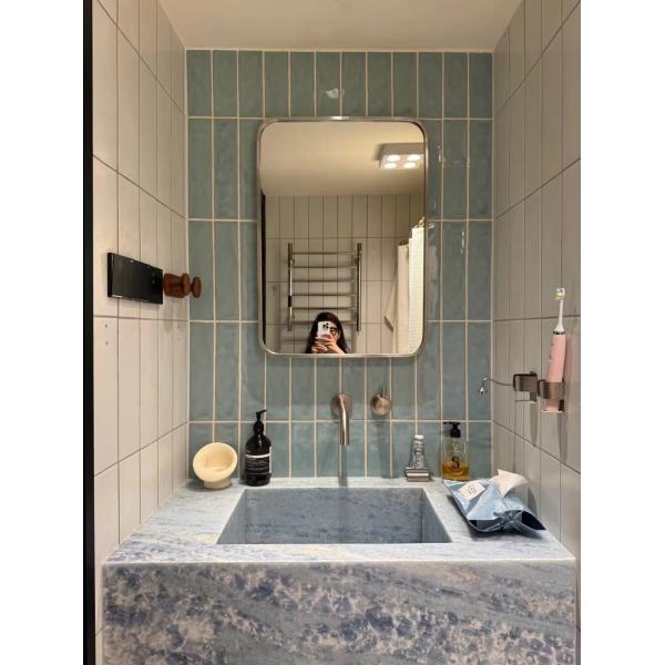 Cubierta de lavado de cristal azul de mármol de lujo.