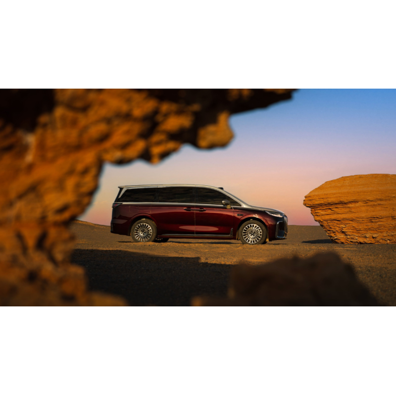 2026 Voyah Dreamer (Lantu Dreamer) with 800V high-voltage architecture, Huawei ADS 4 advanced driver assistance system, and 350 km pure electric range