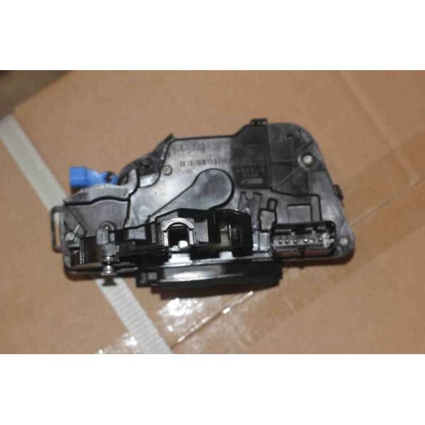 O corpo de fechadura da porta da frente, de liga preta, de alta resistência da Geely Binyue, pode trancar a porta com firmeza.