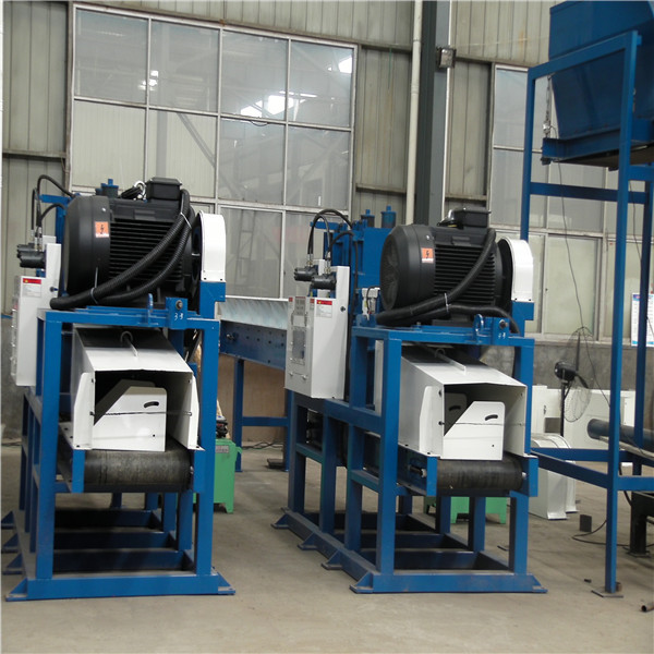 Голубая белая 336pcs машина опилк древесины резца 4500kg