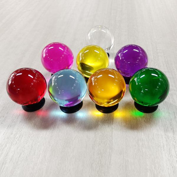 Achetez directement la fabrication de métier de la Chine les meilleurs enfants de maison des prix boule acrylique claire de jouet de résine de jeu de la boule 50MM boule acrylique colorée