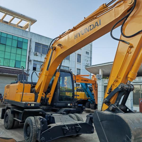 Used Wheel Hyundai 210-7 Excavator High Digging Power Original Engine Hyundai Wheel Excavator