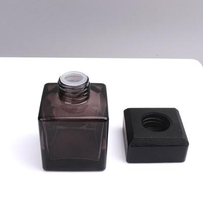 Bouteille de diffuseur de verre de luxe vide 100 ml gris noir de roseau avec bouchon en bois