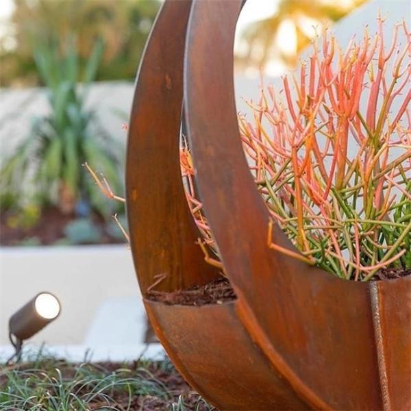 Grande potenciômetro de flor decorativo exterior da bola da lâmina de Rusty Metal Corten Steel Garen