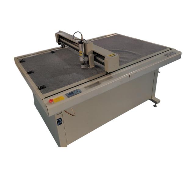 Garment Flatbed Cutter with 1500x900mm Cutting Scope 500-1800mm/s Speed and 1.5mm-6.0mm Thickness for Clothing Cutting