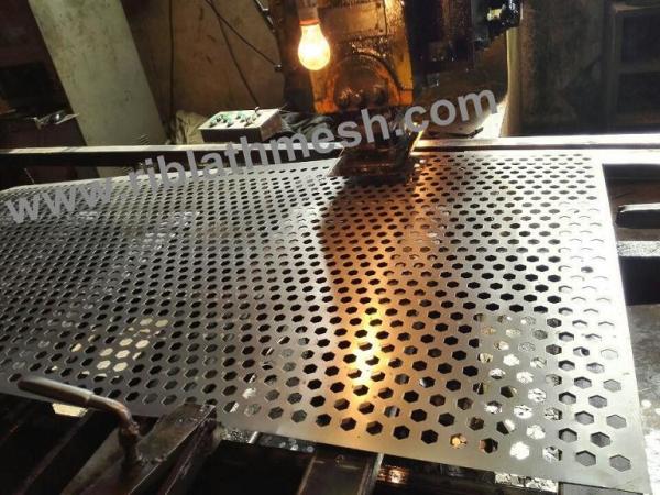 1mm Thinkness Perforated Metal Mesh , Carbon Steel / Stainless Steel Perforated Sheet