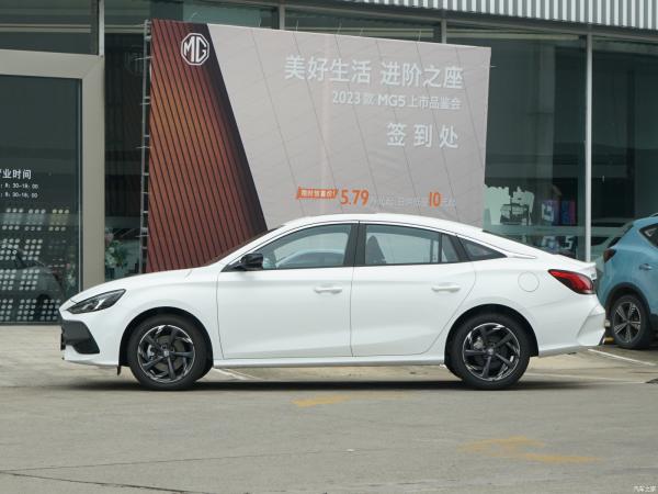 Automatic Air Conditioner Mg5 2023 300TGI DCT flagship 4-door 5-seater sedan with Top Speed of 200 KM/h