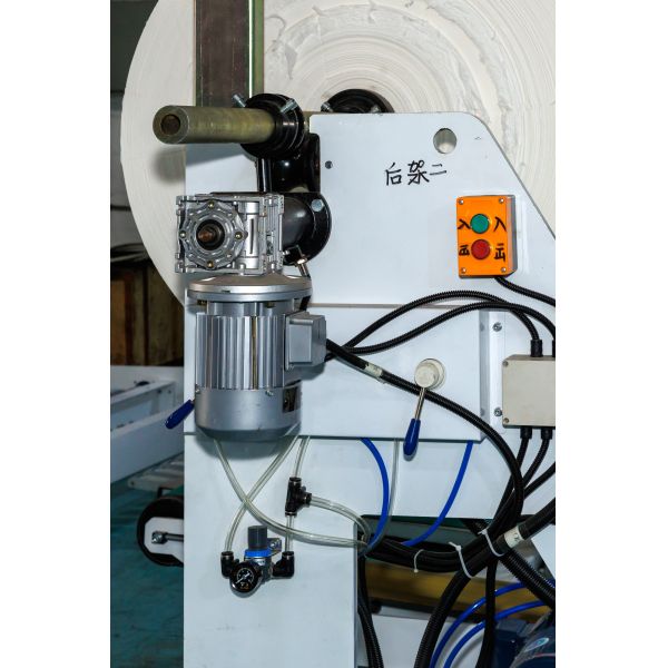 Efficient V Fold Hand Towel Machine 120m/min Vacuum Tissue Production Line