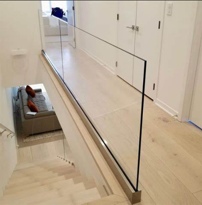 Corrosion Resistant and Durable Modern Design Frameless Glass Balustrade