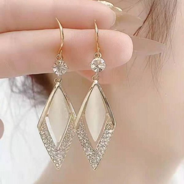 European and American Luxury New Diamond-Shaped Elegant Opal Earrings