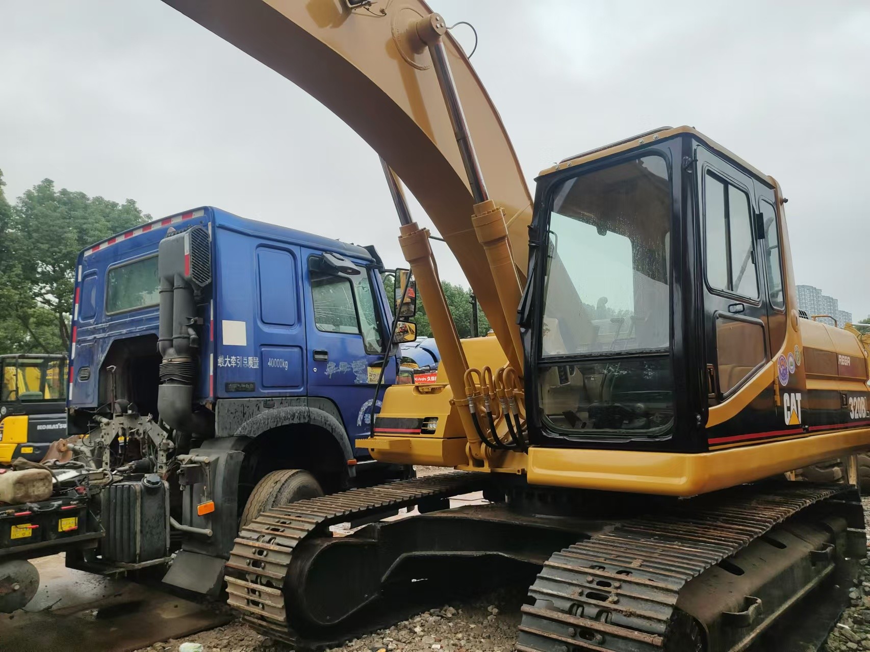 Японский оригинальный импортированный вторая рука Cat 320B скидка