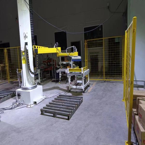 Small Robot Palletisers Column Type  Single Column Robot Palletizer Arm Low Level For Carton Box