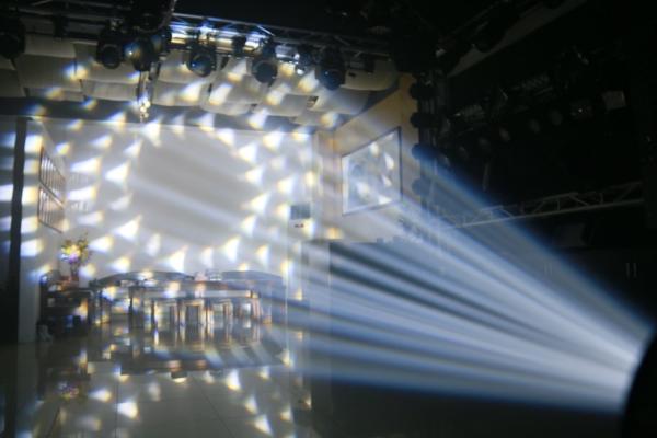 Vios 260W 9R 3 In 1 Beam Wash Zoom Dj Moving Head Lights With 16 Standard DMX 512 Channels