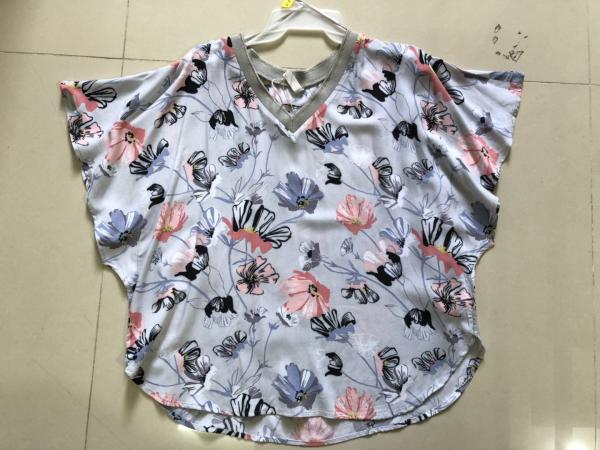 V-Neck Ladies Print Blouse Loose Short Sleeves Decorative Pattern Casual And Fashion