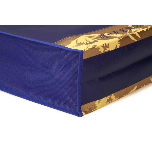 Factory handmade man sewing non woven shopping bag