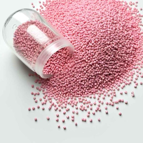 L'agent mousseux de couleur rose en polypropylène est utilisé pour la résistance à la migration des tuyaux en PU PE.