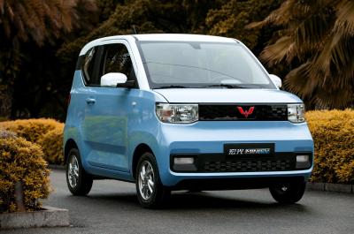120km range Wuling Electric Vehicles RWD 3 Door 2 Box 4 Seater Electric Mini Car