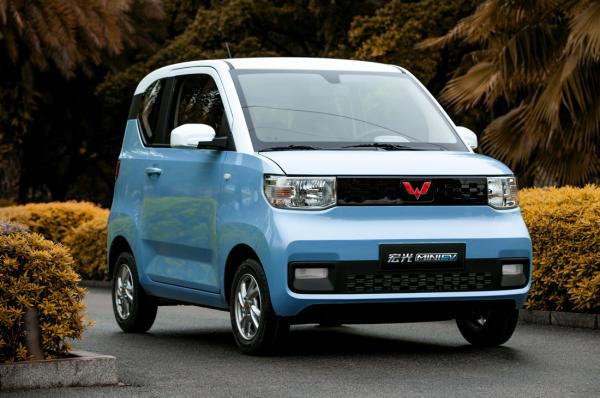 120km range Wuling Electric Vehicles RWD 3 Door 2 Box 4 Seater Electric Mini Car