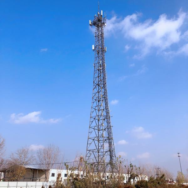 Auto equipado com pernas da torre da telecomunicação 80m 3 móveis de rádio que erige as torres de aço da estrutura
