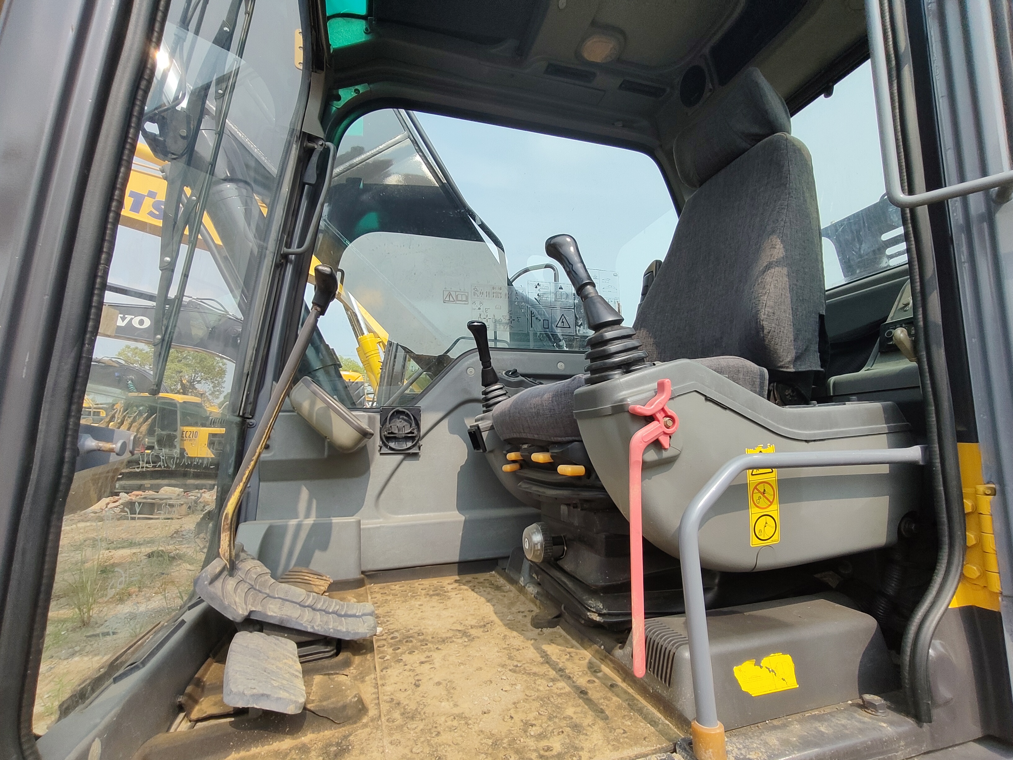 Использованная экскаваторная машина Volvo EC210 Использованная экскаваторная машина 20тонная ползучая гидравлическая машина