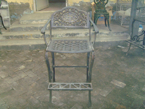 Classic Metal Cast Iron Table And Chairs Black For Home Decoration
