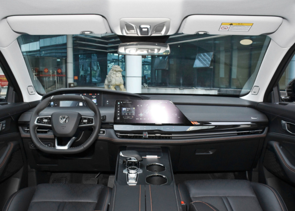Более дешевый бензин версии 2.0T делюкс 5seats 2.0T Changan UNIK 2021 использовал автомобиль /new