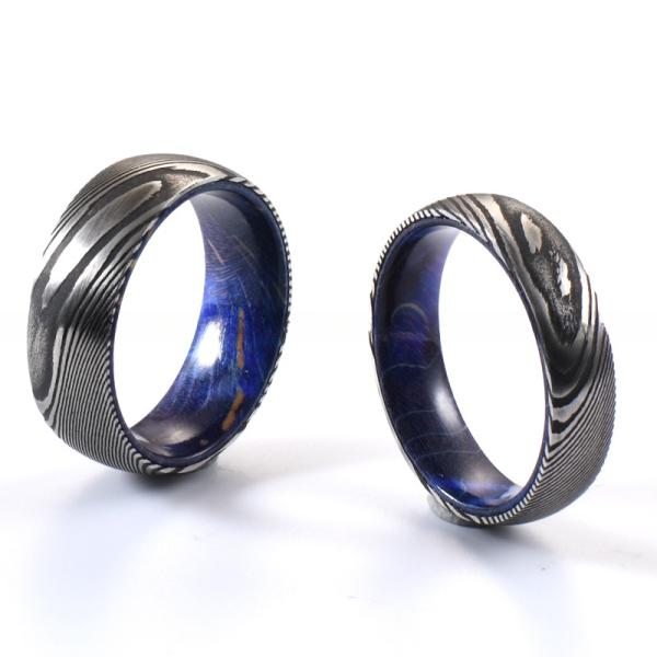 Anneaux de mariage de Damas gravés 6 mm 8 mm avec incrustation de manche en bois bleu violet
