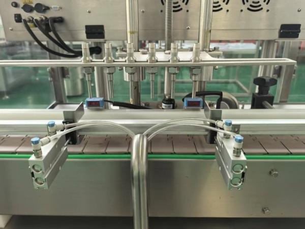 Pharma Liquid Filling Machine For 30-500ml Volume Disinfect Plastic Or Glass Vials Bottles With GMP