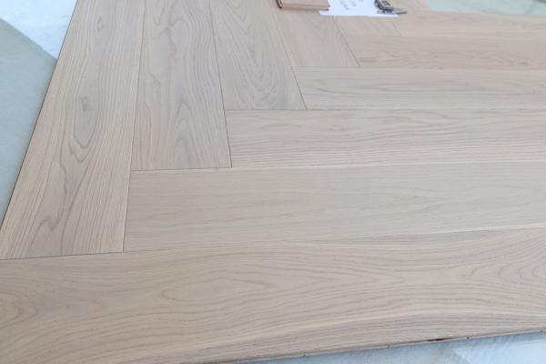 White Oak Herringbone Engineered Flooring 910x150x15mm