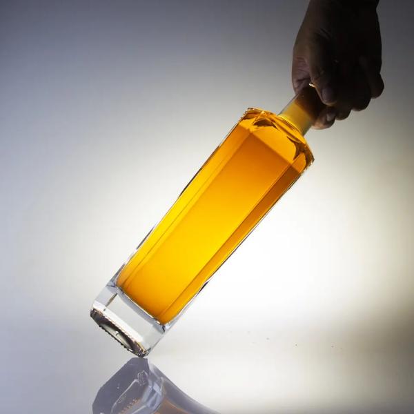 Capacity 750ml Round Super Flint Glass Vodka Gin Rum Glass Bottle Weight for Whiskey