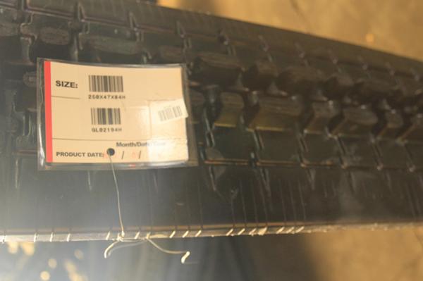 trilhas de borracha da máquina escavadora da largura de 250mm para a mini máquina escavadora Takeuchi TB23