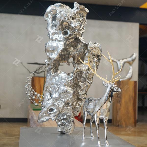 Sculpture animale en acier inoxydable 316L, statue de cerf en métal moderne.