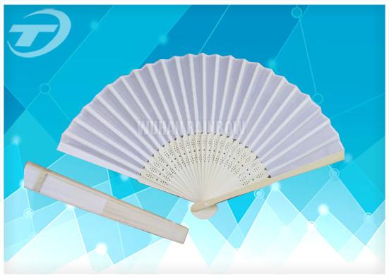 Os reforços de bambu naturais e dobramento do papel/o de seda entregam a fãs o fã do favor do casamento 21cm 23cm
