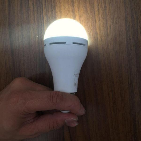 Rechargeable 7w E27 B22 Led bulb lamp for emergency lighting in 6000K Daylight Alert